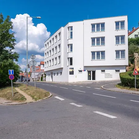New #19 Near Center With Free Street Parking Apartman